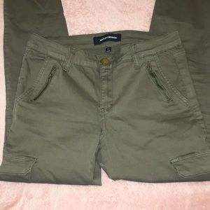 Cute army skinny jeans .